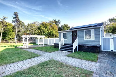 94 Gooseberry Rd, Mastic Beach, NY 11951