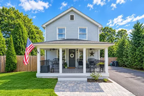 9 Jennings Ave, Center Moriches, NY 11934
