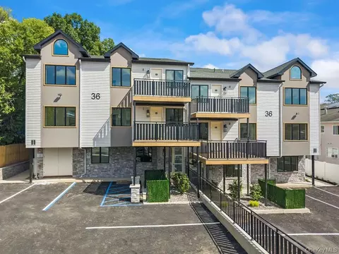 36 Calvert Dr #301, Ramapo, NY 10952