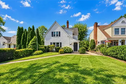201 Park Dr, Eastchester, NY 10709