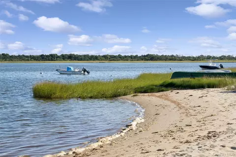 53 Crassen Blvd # 32 HARBOR RD., East Hampton, NY 11937