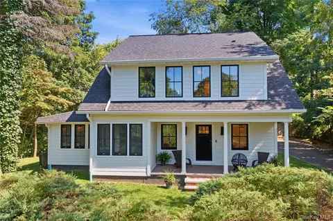 10 The Locusts, North Hempstead, NY 11576