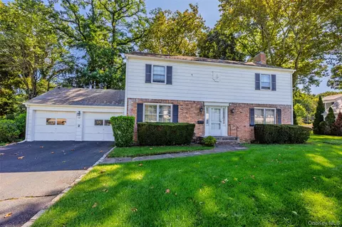 52 Borglum Rd, North Hempstead, NY 11030