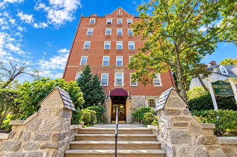 40 E Birch St #4D, Mount Vernon, NY 10552