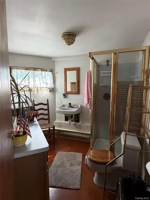 Bath - 1 Beaver St, Brookhaven, NY 11772 photo 1 of 2