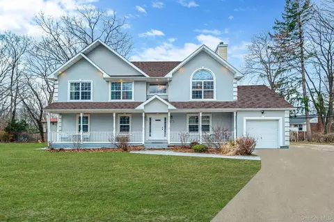 6 Denmark Ct, Huntington, NY 11743