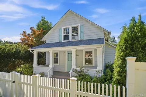 97 Bay Ave # A, Huntington, NY 11743