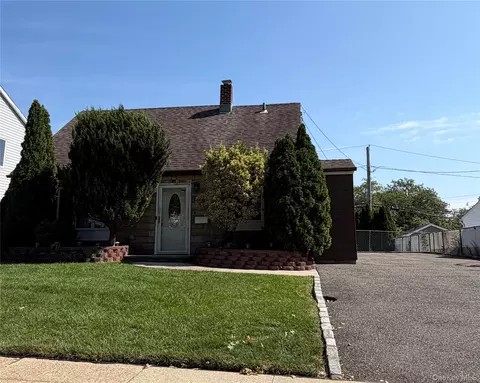 69 Slate Ln, Levittown, NY 11756