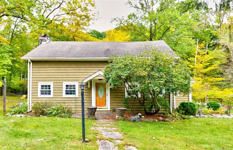 202 Canopus Hollow Rd, Putnam Valley, NY 10579