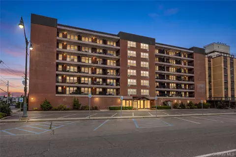 1 E Broadway #3D, Long Beach, NY 11561