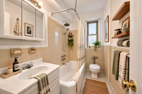 2190 Boston Rd #E, New York, NY 10462 photo 6