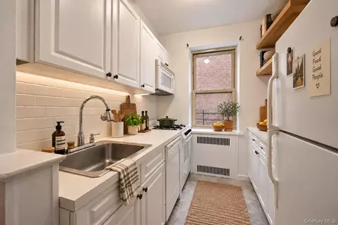 2190 Boston Rd #E, New York, NY 10462 photo 5