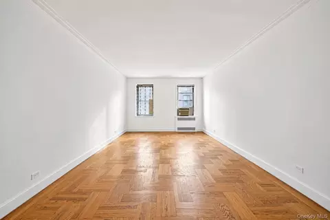 2190 Boston Rd #E, New York, NY 10462 photo 2