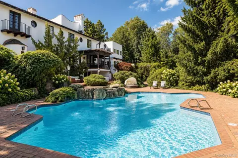 33 Grand Park Ave, Scarsdale, NY 10583