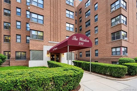 210 Martine Ave #5L, White Plains, NY 10601