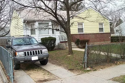 271 Sherman St, North Hempstead, NY 11590