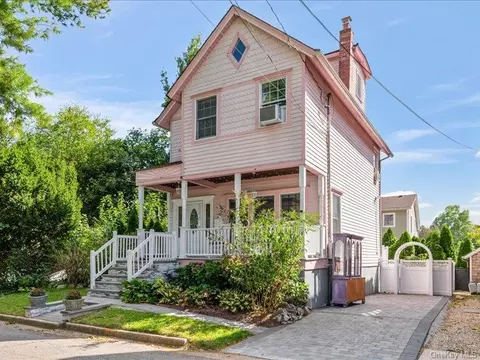 39 12th Ave, Sea Cliff, NY 11579