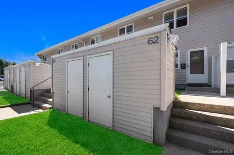 62 Townhouse Rd N #62, Huntington Station, NY 11746