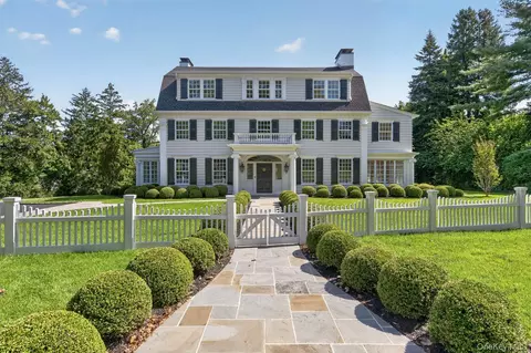 30 Brookside Dr, North Hempstead, NY 11030