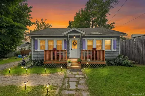 15 Elm St, Greenwood Lake, NY 10925