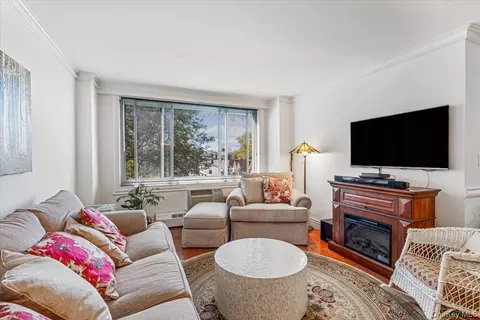 220-55 46th Ave #5A, Bayside, NY 11361