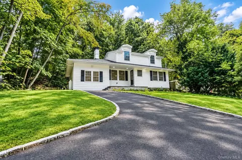 128 Crooked Hill Rd, Huntington, NY 11743