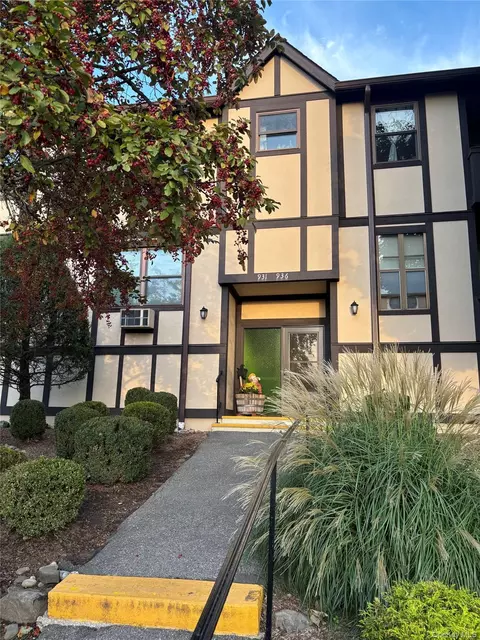 931 Sierra Vista Ln, Clarkstown, NY 10989