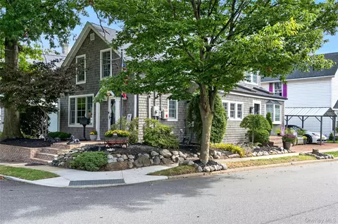 236 Lewis Ave, North Hempstead, NY 11590