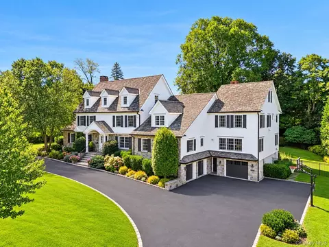 81 Park Dr N, Rye, NY 10580