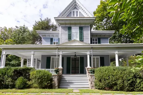 6477 Montgomery St, Rhinebeck, NY 12572