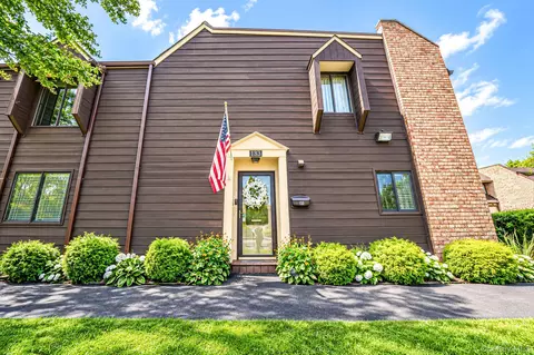 133 Southgate Dr, Massapequa Park, NY 11762