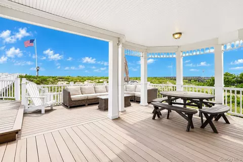 Exterior - 697 Dune Rd, Westhampton Beach, NY 11978 photo 1 of 2