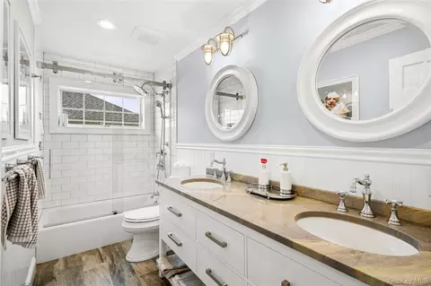 Bath - 697 Dune Rd, Westhampton Beach, NY 11978 photo 2 of 2