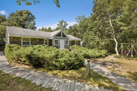 6 Surf Dr, Amagansett, NY 11930