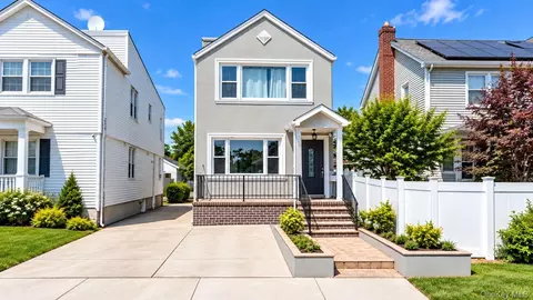 15018 99th Pl, New York, NY 11417