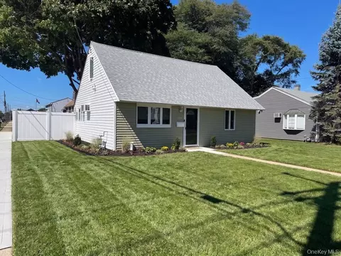 234 Division Ave, Massapequa, NY 11758