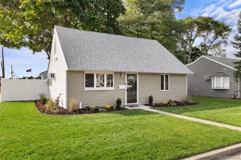 234 Division Ave, Massapequa, NY 11758