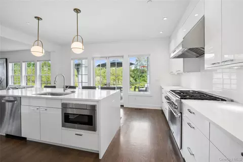 Kitchen - 19 Lavender Ln, Rye Brook, NY 10573 photo 2 of 4