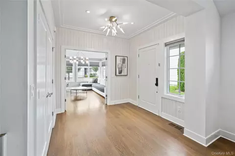Entry Way - 19 Lavender Ln, Rye Brook, NY 10573 photo 3 of 4