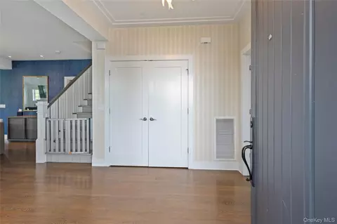 Entry Way - 19 Lavender Ln, Rye Brook, NY 10573 photo 4 of 4