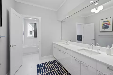 Bath - 19 Lavender Ln, Rye Brook, NY 10573 photo 3 of 4