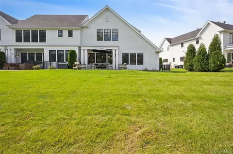 Exterior - 19 Lavender Ln, Rye Brook, NY 10573 photo 3 of 8