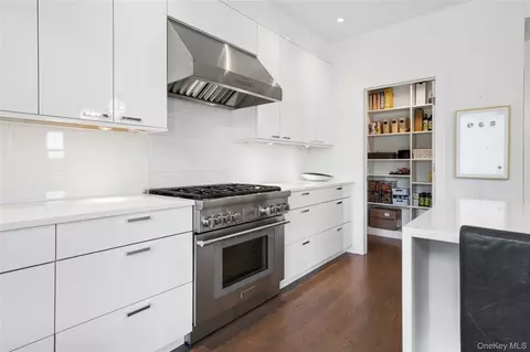 Kitchen - 19 Lavender Ln, Rye Brook, NY 10573 photo 3 of 4