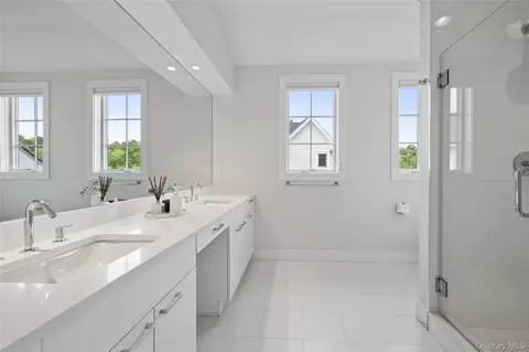 Bath - 19 Lavender Ln, Rye Brook, NY 10573 photo 1 of 4