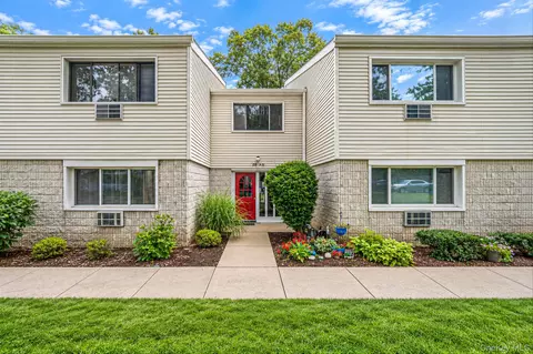 28 Richmond Blvd #1B, Ronkonkoma, NY 11779