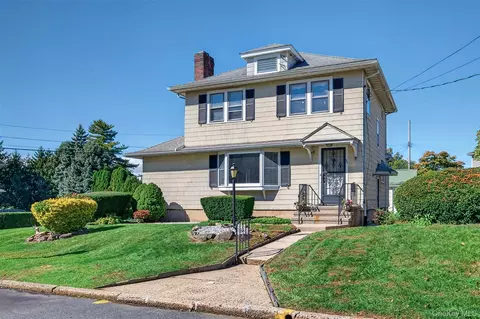 55 Hill St, New Rochelle, NY 10801