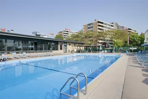 Exterior - 162-40 9th Ave #8D, Whitestone, NY 11357 photo 8 of 9