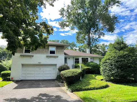 108 Gilmar Ln, North Hempstead, NY 11577