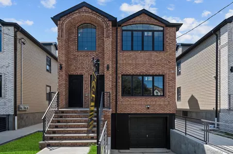 21950 143rd Ave, Springfield Gardens, NY 11413