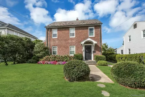 42 Nassau Ave, Glen Cove, NY 11542